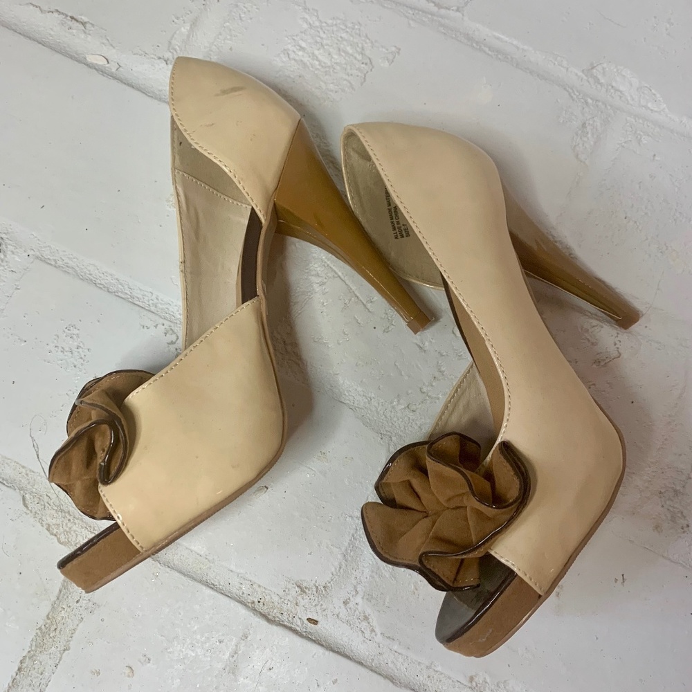 Bumper Kate-07H Ruffle Peep Toe Pump